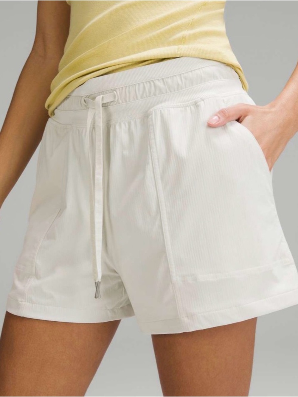Lululemon Dance Studio High-Rise Short 3.5"
Size 2